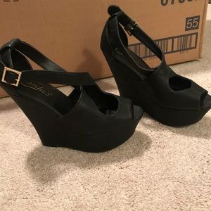 Candie’s Strappg Black Wedges